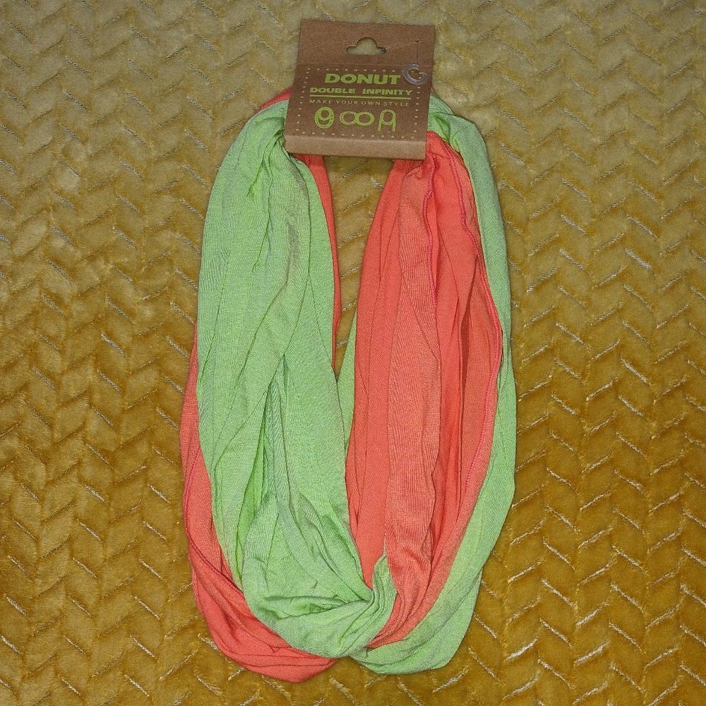 Look DONUT Double Infinity Scarf Green & Orange. NWT.